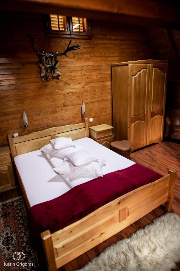 Pension Vanatorul Vatra Dornei Esterno foto